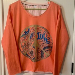 Women’s Exclusive Peace and Love Top